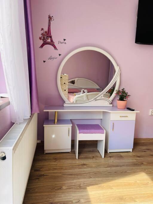 Lavender Luxury Apartment Oradea Ngoại thất bức ảnh
