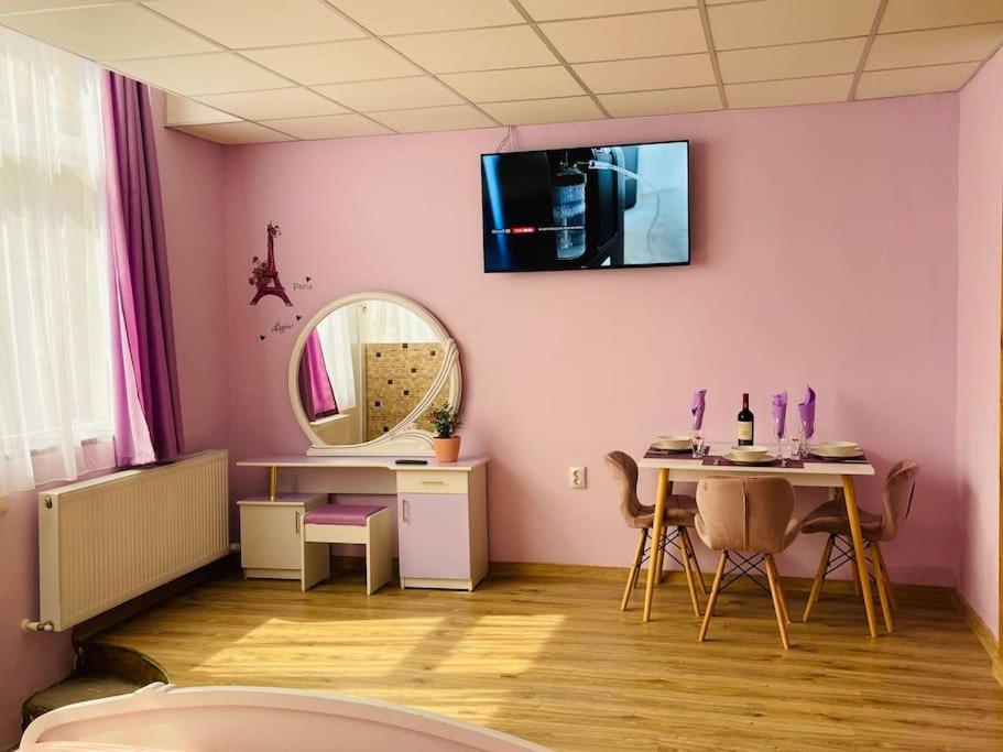 Lavender Luxury Apartment Oradea Ngoại thất bức ảnh